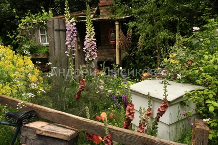 -2009 Courtyard. The Fenland Alchemist Garden (26).jpg